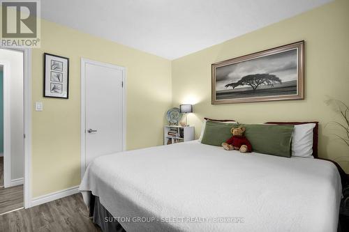 21069 Riverview Drive, Thames Centre, ON - Indoor Photo Showing Bedroom
