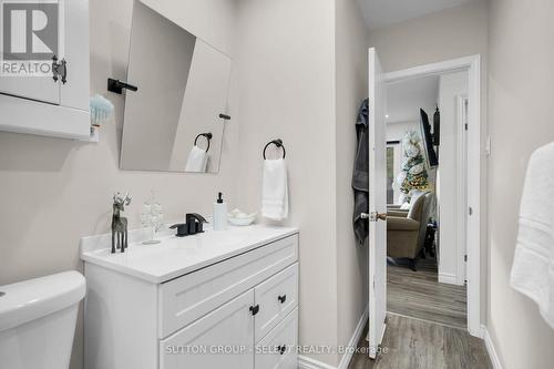 21069 Riverview Drive, Thames Centre, ON - Indoor Photo Showing Bathroom