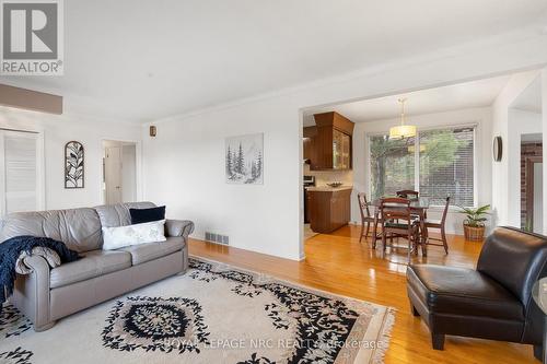 L-shaped living/dining room - 31 St Lawrence Drive, St. Catharines (Bunting/Linwell), ON - Indoor Photo Showing Living Room