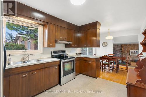 Spacious kitchen. - 31 St Lawrence Drive, St. Catharines (Bunting/Linwell), ON - Indoor Photo Showing Kitchen With Double Sink