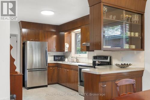 31 St Lawrence Drive, St. Catharines (Bunting/Linwell), ON - Indoor Photo Showing Kitchen