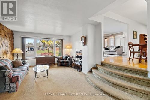 Family room with gas fireplace - 31 St Lawrence Drive, St. Catharines (Bunting/Linwell), ON - Indoor Photo Showing Living Room