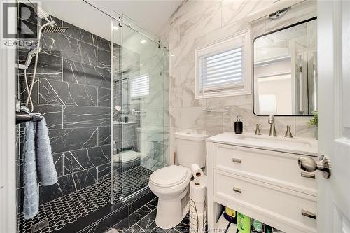 845 Arthur, Windsor, ON - Indoor Photo Showing Bathroom