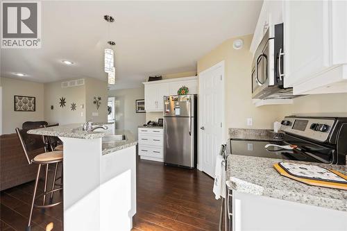 5700 Blackwell Sideroad Unit# 276, Sarnia, ON - Indoor Photo Showing Kitchen With Upgraded Kitchen