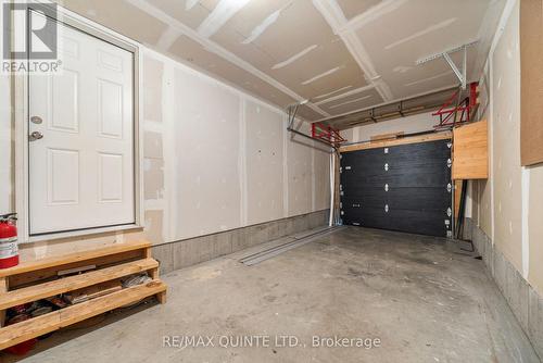 121 Kanvers Way, Greater Napanee (Greater Napanee), ON - Indoor Photo Showing Garage