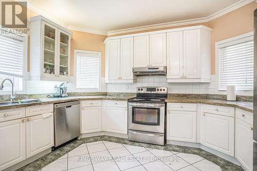 5969 Rayshaw Crescent, Mississauga, ON - Indoor Photo Showing Kitchen