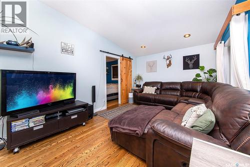 92 Morris Drive, Saskatoon, SK - Indoor Photo Showing Living Room