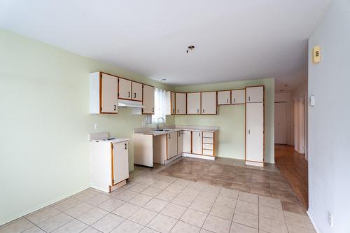 Cuisine - 2060A  - 2060B Rue Émilia, Drummondville, QC - Indoor Photo Showing Kitchen