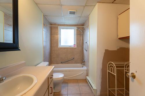 Salle de bains - 2060A  - 2060B Rue Émilia, Drummondville, QC - Indoor Photo Showing Bathroom