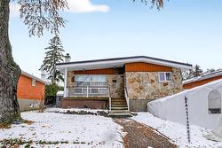 1865 Rue Ferrier  Laval (Chomedey), QC H7T 1H5