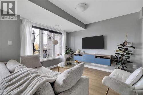 904 Apple Hill Lane, Kitchener, ON - Indoor Photo Showing Living Room