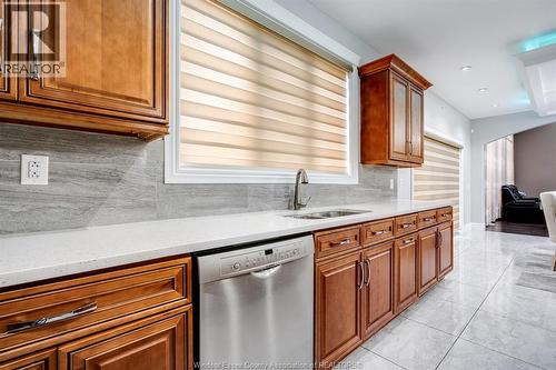 31 Heathview Trail, Leamington, ON - Indoor Photo Showing Kitchen