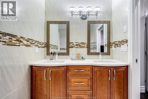 31 Heathview Trail, Leamington, ON - Indoor Photo Showing Bathroom