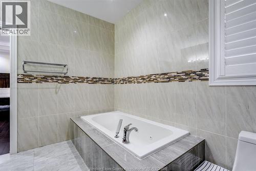 31 Heathview Trail, Leamington, ON - Indoor Photo Showing Bathroom