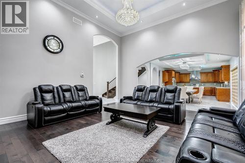 31 Heathview Trail, Leamington, ON - Indoor Photo Showing Living Room