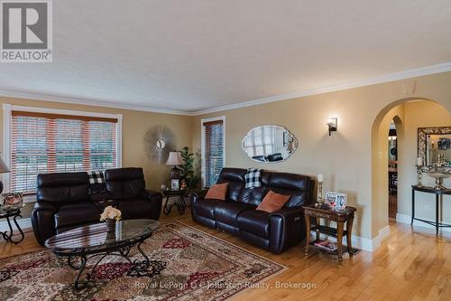 496 Spence Street, Saugeen Shores, ON - Indoor Photo Showing Living Room