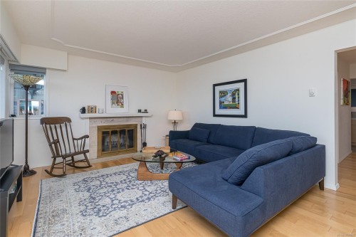 101-1540 Dallas Rd, Victoria, BC - Indoor Photo Showing Living Room With Fireplace