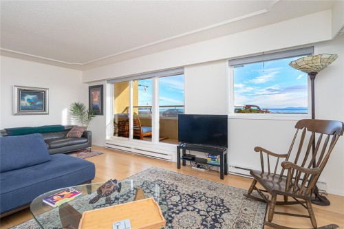 101-1540 Dallas Rd, Victoria, BC - Indoor Photo Showing Living Room