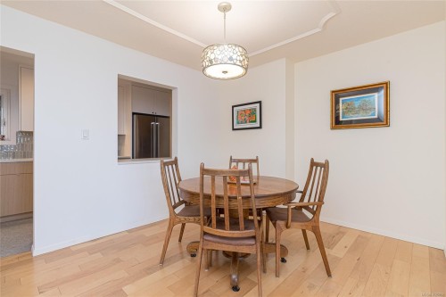 101-1540 Dallas Rd, Victoria, BC - Indoor Photo Showing Dining Room