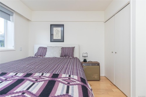 101-1540 Dallas Rd, Victoria, BC - Indoor Photo Showing Bedroom