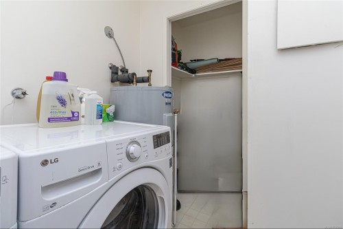 101-1540 Dallas Rd, Victoria, BC - Indoor Photo Showing Laundry Room