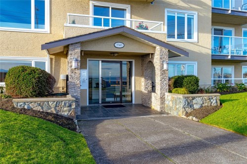 101-1540 Dallas Rd, Victoria, BC - Outdoor With Facade