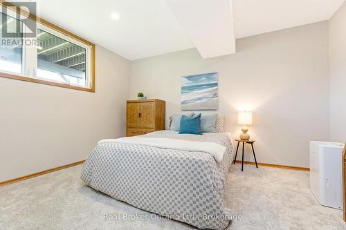 9412 Sideroad 17, Erin, ON - Indoor Photo Showing Bedroom