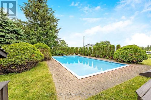 9412 Sideroad 17, Erin, ON - Outdoor With In Ground Pool With Backyard