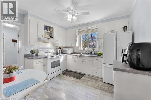 6 Hallcrest Avenue, St. Catharines, ON - Indoor Photo Showing Kitchen