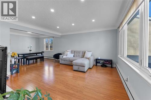 6 Hallcrest Avenue, St. Catharines, ON - Indoor