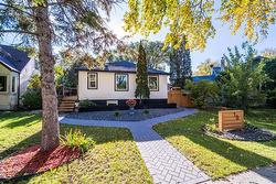 19 Park Circle  Winnipeg, MB R2C 0L5