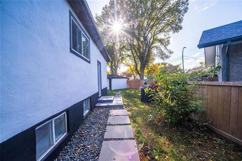 19 Park Circle, Winnipeg, MB - Outdoor With Exterior