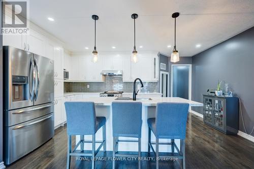 607 Rossellini Drive, Mississauga, ON - Indoor Photo Showing Kitchen With Stainless Steel Kitchen With Upgraded Kitchen