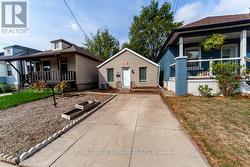 13 ROBINS AVENUE  Hamilton, ON L8H 4M5