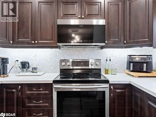4 Greengrove Way, Whitby, ON - Indoor Photo Showing Kitchen