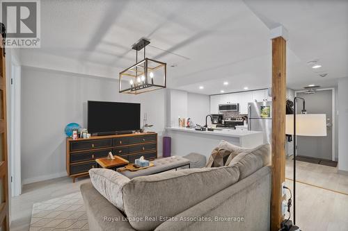 805 - 705 King Street W, Toronto, ON - Indoor