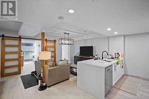 805 - 705 King Street W, Toronto, ON - Indoor