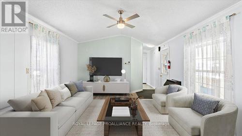 18 - 311 Dundas Street E, Quinte West (Trenton Ward), ON - Indoor Photo Showing Living Room