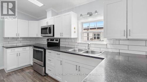 18 - 311 Dundas Street E, Quinte West (Trenton Ward), ON - Indoor Photo Showing Kitchen With Double Sink With Upgraded Kitchen