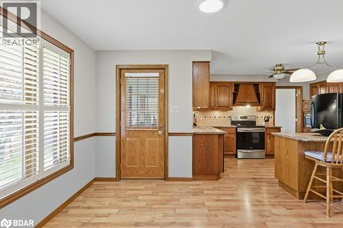 67 Horizon Court, Hamilton, ON - Indoor Photo Showing Kitchen