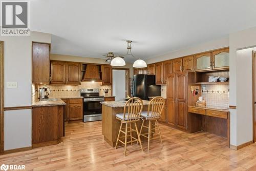 67 Horizon Court, Hamilton, ON - Indoor Photo Showing Kitchen