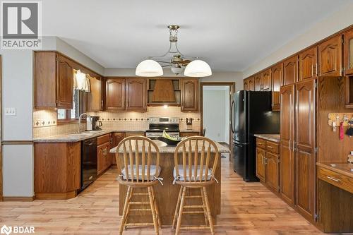 67 Horizon Court, Hamilton, ON - Indoor Photo Showing Kitchen