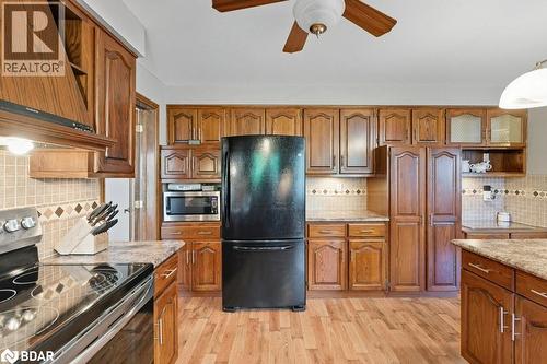 67 Horizon Court, Hamilton, ON - Indoor Photo Showing Kitchen