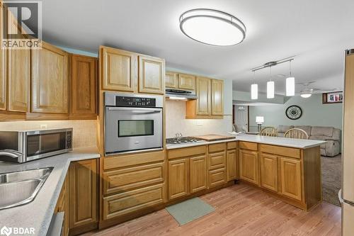 67 Horizon Court, Hamilton, ON - Indoor Photo Showing Kitchen With Double Sink