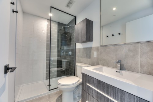 Salle de bains - 711-1180 Rue De Bleury, Montréal (Ville-Marie), QC - Indoor Photo Showing Bathroom