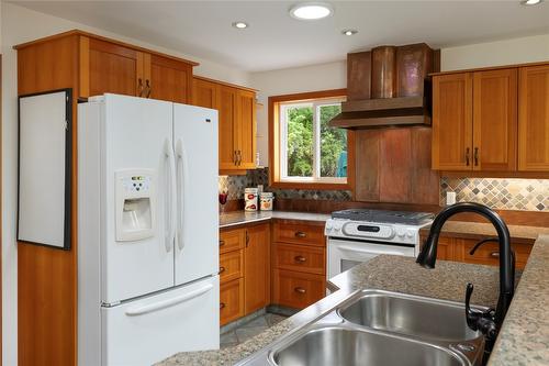 1203 41 Avenue, Vernon, BC - Indoor Photo Showing Kitchen With Double Sink