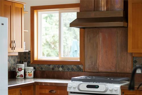 1203 41 Avenue, Vernon, BC - Indoor Photo Showing Kitchen