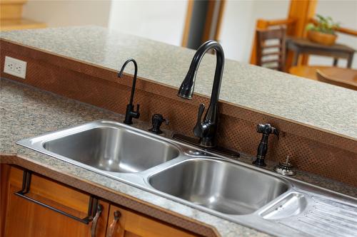 1203 41 Avenue, Vernon, BC - Indoor Photo Showing Kitchen With Double Sink