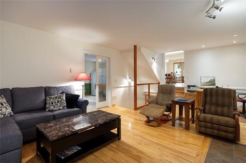 1203 41 Avenue, Vernon, BC - Indoor Photo Showing Living Room