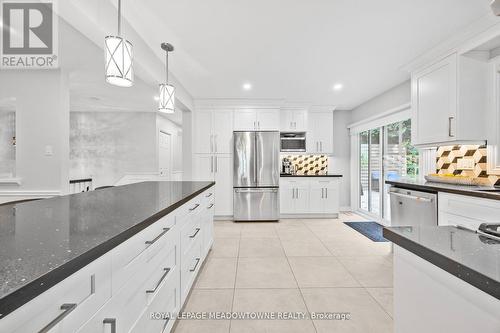 106 Campbell Avenue E, Milton, ON - Indoor Photo Showing Kitchen With Upgraded Kitchen